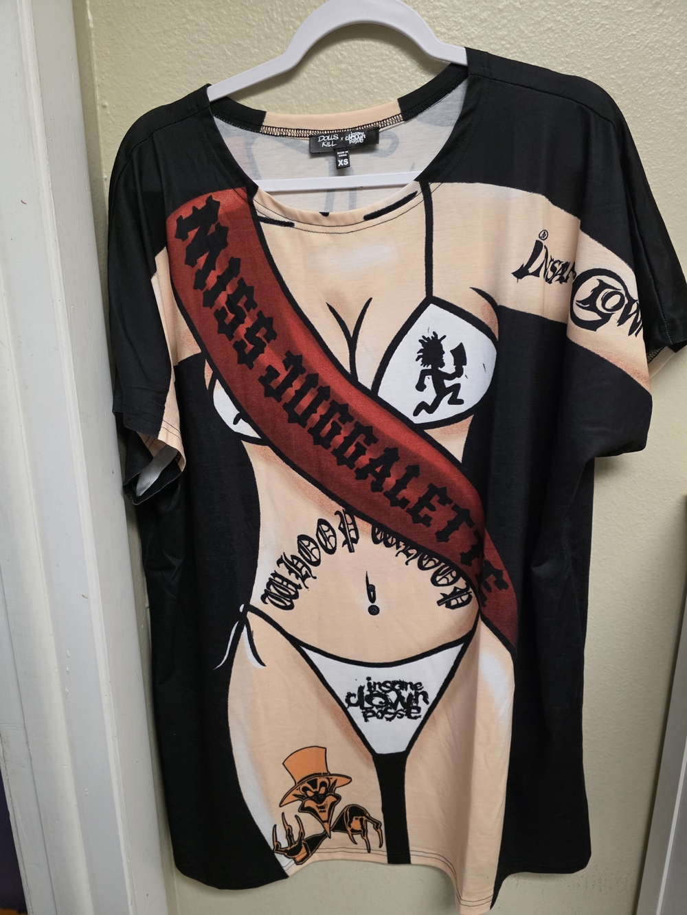 Dolls Kill 'Miss Juggalette' Black and Peach Graphic Sleep Tee